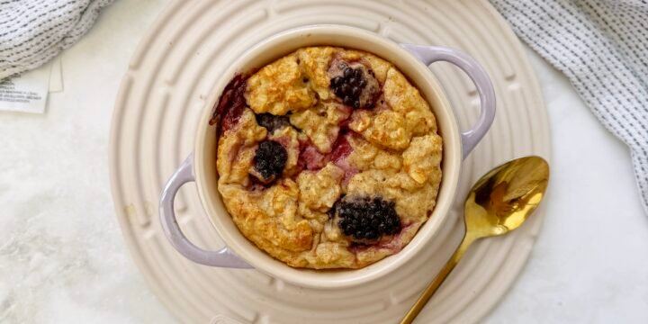 Breakfast Blackberry Baked Oats