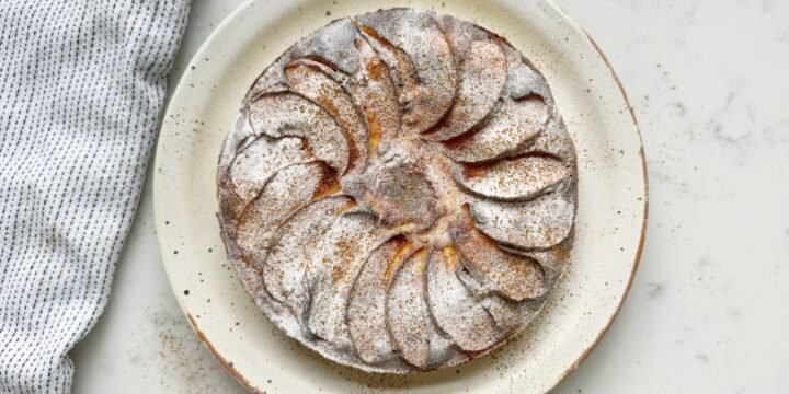 Spiced Apple Yoghurt Cake