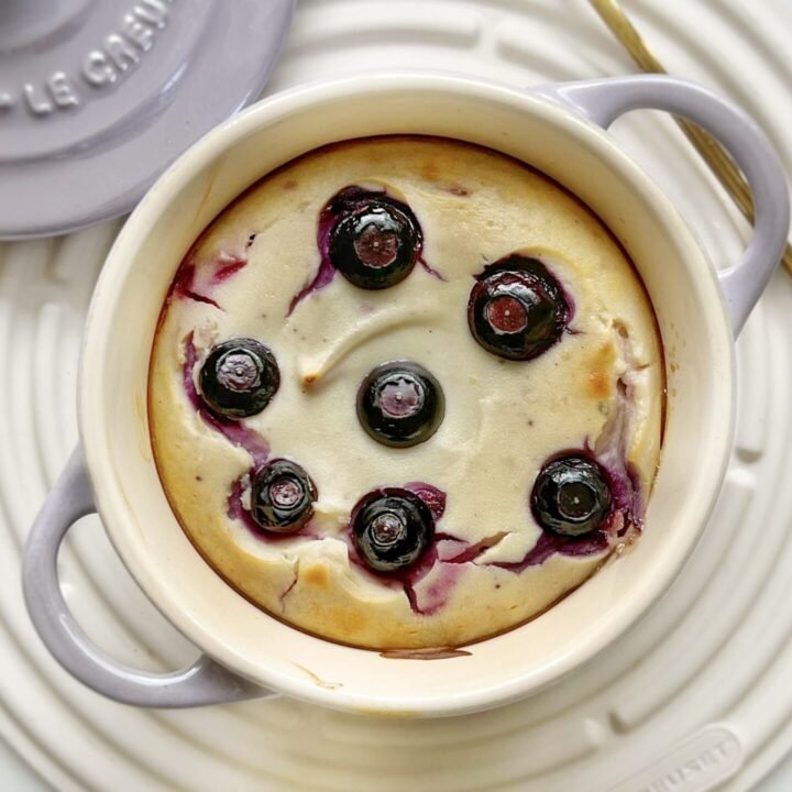 a blueberry yoghurt cake in a pot