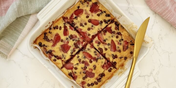 One-Pot Strawberry & Dark Chocolate Pancakes