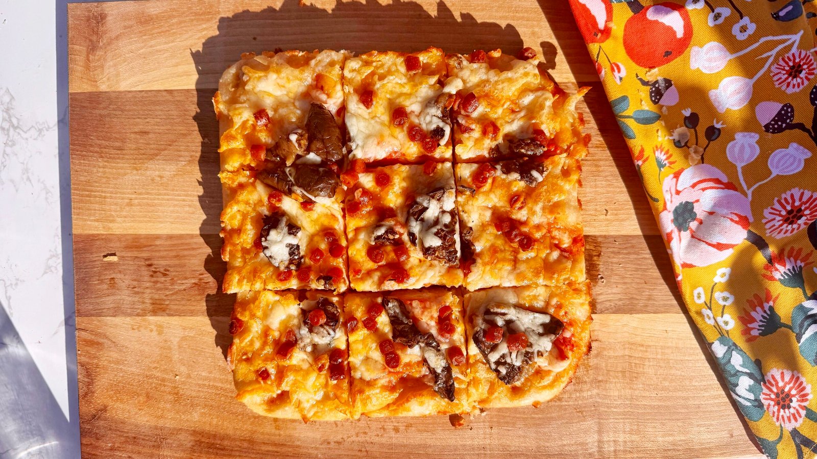 pizza focaccia recipe, homemade focaccia, easy focaccia pizza, Mediterranean flatbread, Italian bread with toppings, focaccia with tomatoes, high-protein vegetarian recipe