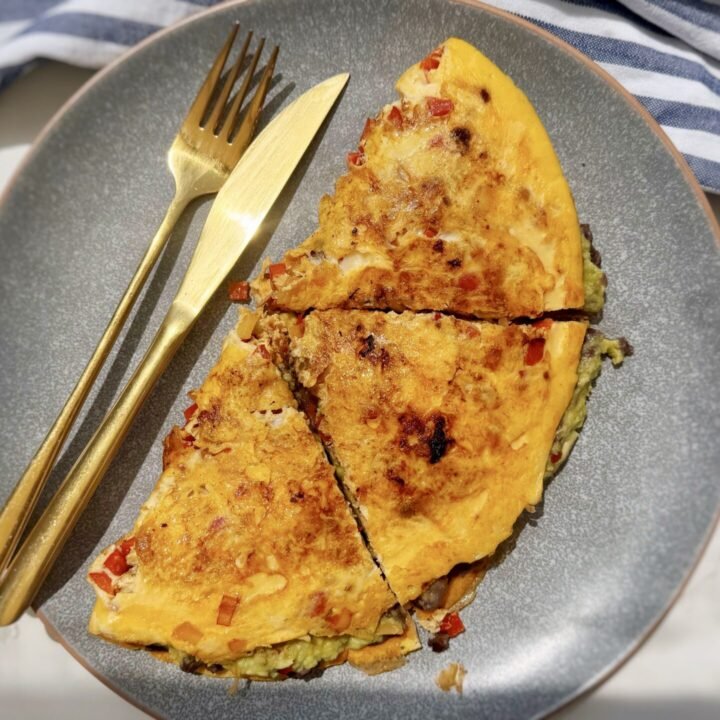 chipotle omelette, spicy omelette recipe, high-protein breakfast, eggs with black beans, avocado omelette, Mexican-inspired breakfast, quick omelette idea, healthy brunch recipe, easy egg recipes, vegetarian omelette