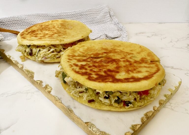 Colombian chicken bun recipe, chicken avocado bun, quick Colombian lunch, Latin American street food, crispy cheese sandwich, Colombian snack ideas, avocado chicken roll, Colombian arepa sandwich