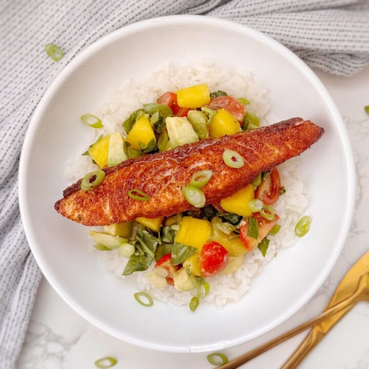 mango salmon recipe, salmon with mango salsa, tropical salmon dish