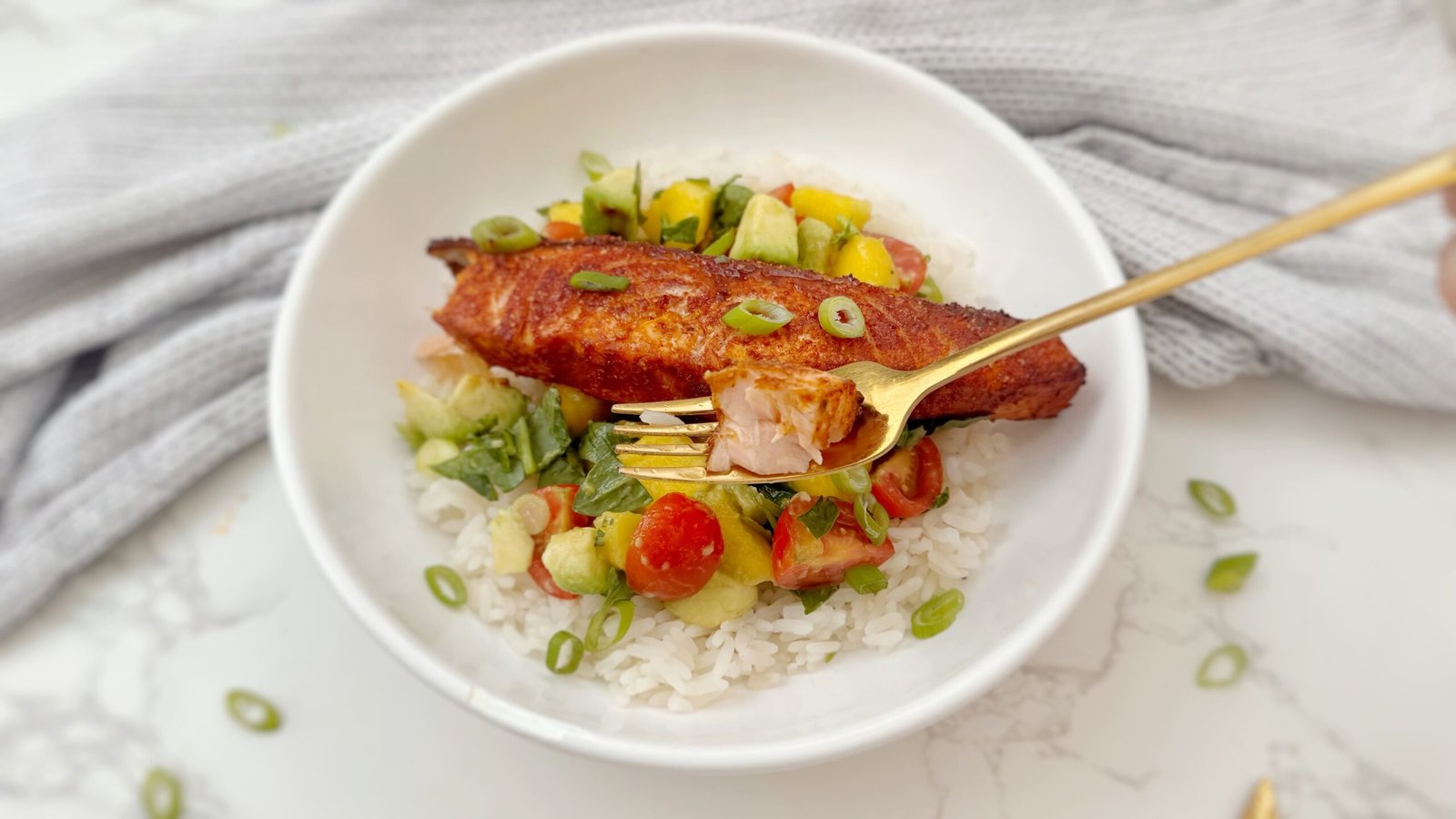 mango salmon recipe, salmon with mango salsa, tropical salmon dish