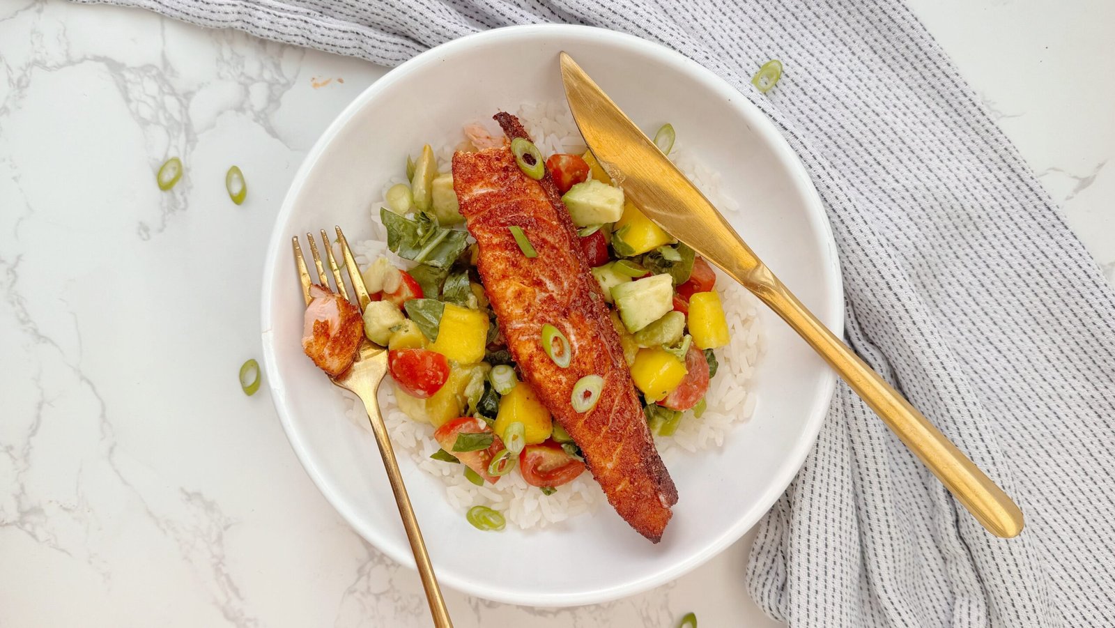 mango salmon recipe, salmon with mango salsa, tropical salmon dish