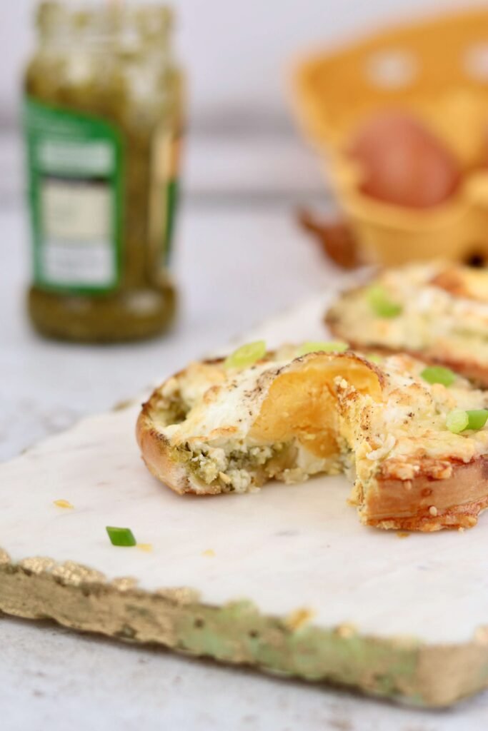 Cheesy Pesto Egg Bagels
